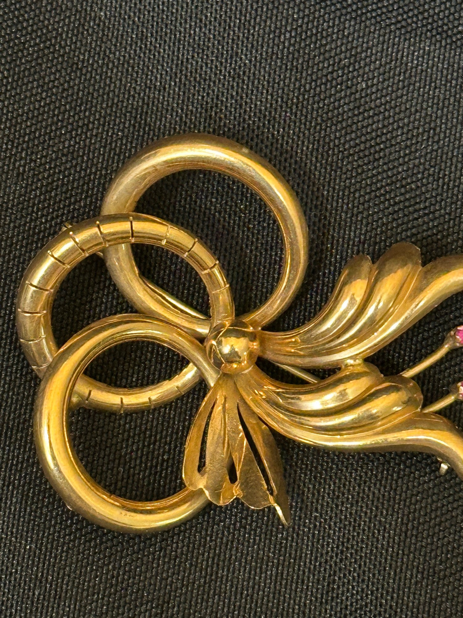 18K YG Fancy Ribbon Brooch With Ruby Accent Stones 51930