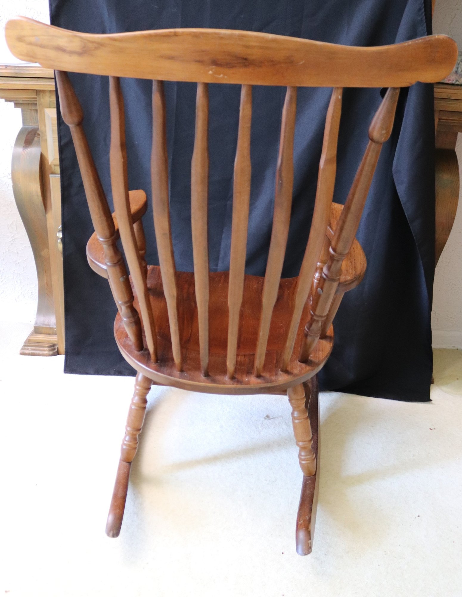Auction Shin Lee Dining Set Shin Lee Taiwan Wooden Rocking Chair