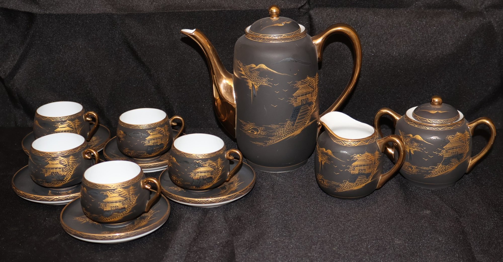 Striking Japanese Gold Gilded Tea Service Set #68547 | Auctionninja.com