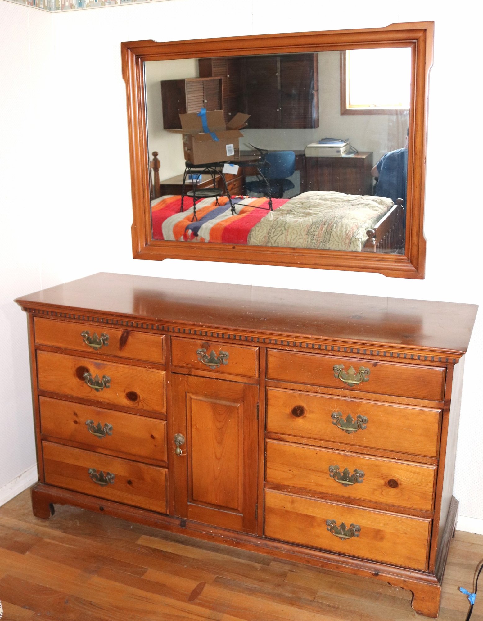 Vintage Davis Cabinet Company Fine Furniture Solid Wood Knotty Pine Wood  Dresser With Antique Pine Finish #35845 | Auctionninja.com