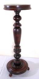 Early 20th Century Turned Wood Mahogany Pedestal Or Plant Stand With Ball Feet.