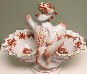 Stunning Meissen Red Ming Dragon Handle Double Serving Dish In Excellent Condition.