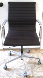 Ribbed Swivel Mid Back Office Chair