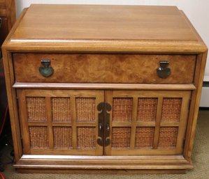Pair Of Vintage MCM Thomasville Nightstands