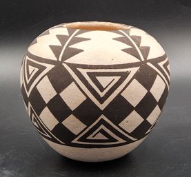 M. Seymour Native American Acoma Pueblo New Mexico Pottery Olla Seed Jar