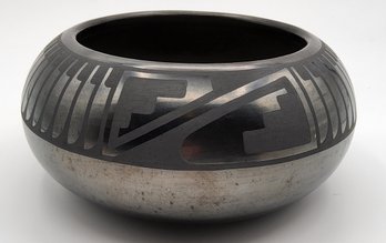 Vintage Maria Popovi Native American San Ildefonso Pueblo New Mexico Bowl