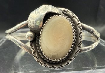 Vintage Sterling Silver .925 Navajo Mother Of Pearl Cuff Bracelet - .53 TOZ