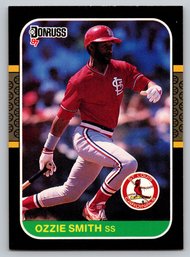 1987 Donruss Ozzie Smith Baseball Card - Mint