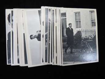 (26) 1964 Topps President John F Kennedy Trading Cards