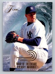 1993 Fleer Flair Bobby Munoz Wave Of The Future Insert Baseball Card - MINT