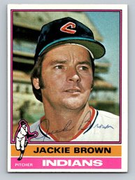 1976 Topps Jackie Brown (D. 2017) Signed Autographed Baseball Card