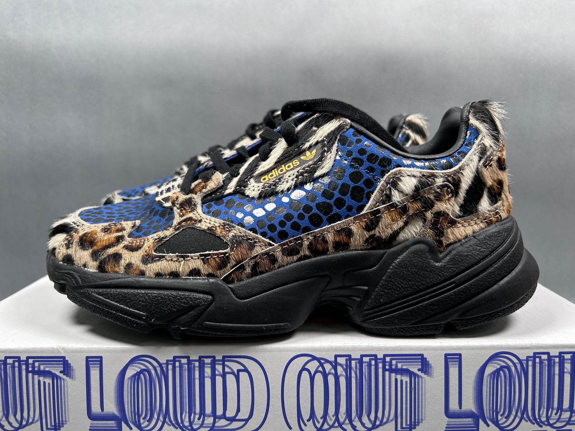 F37016 Adidas Womens Falcon Sneaker F37016 - Size US 5 #88623 | Auctionninja.com