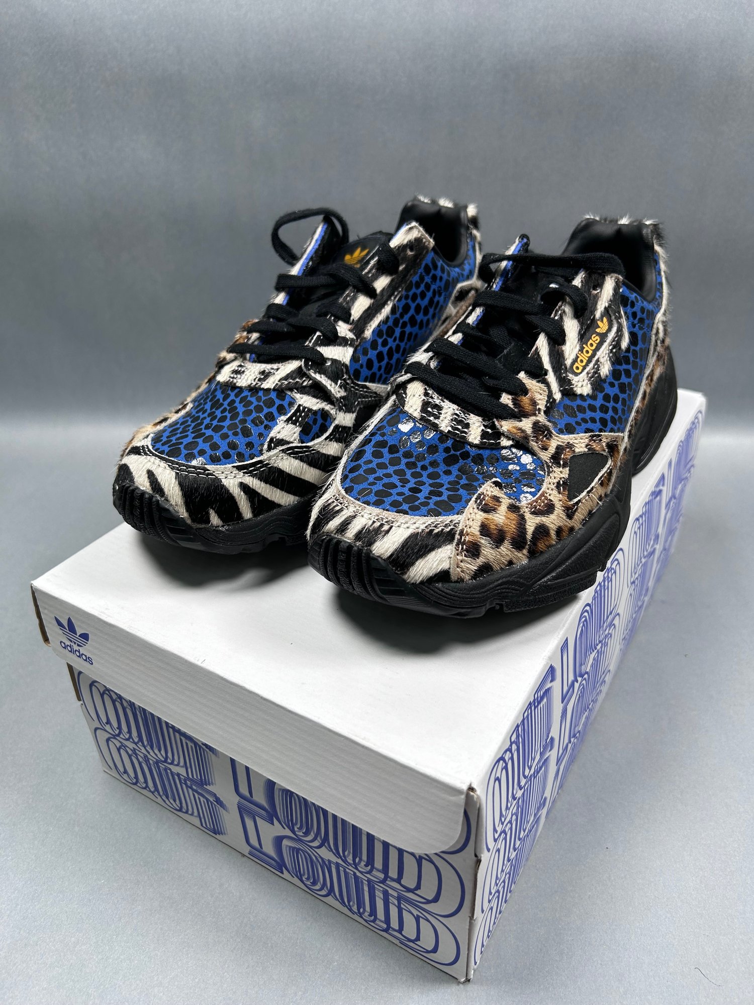F37016 Adidas Womens Falcon Sneaker F37016 - Size US 5 #88623 | Auctionninja.com