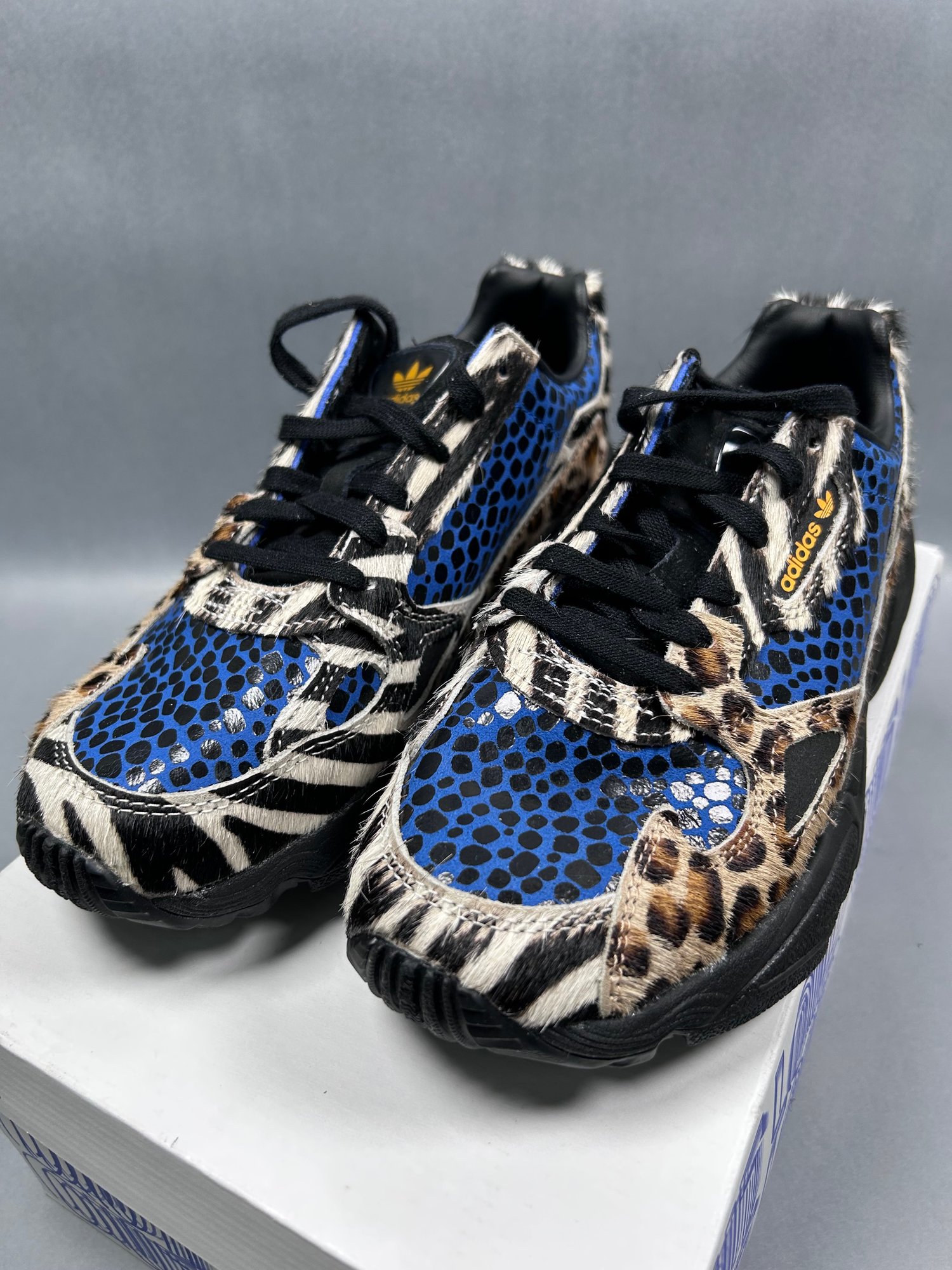 F37016 Adidas Womens Falcon Sneaker F37016 - Size US 5 #88623 | Auctionninja.com