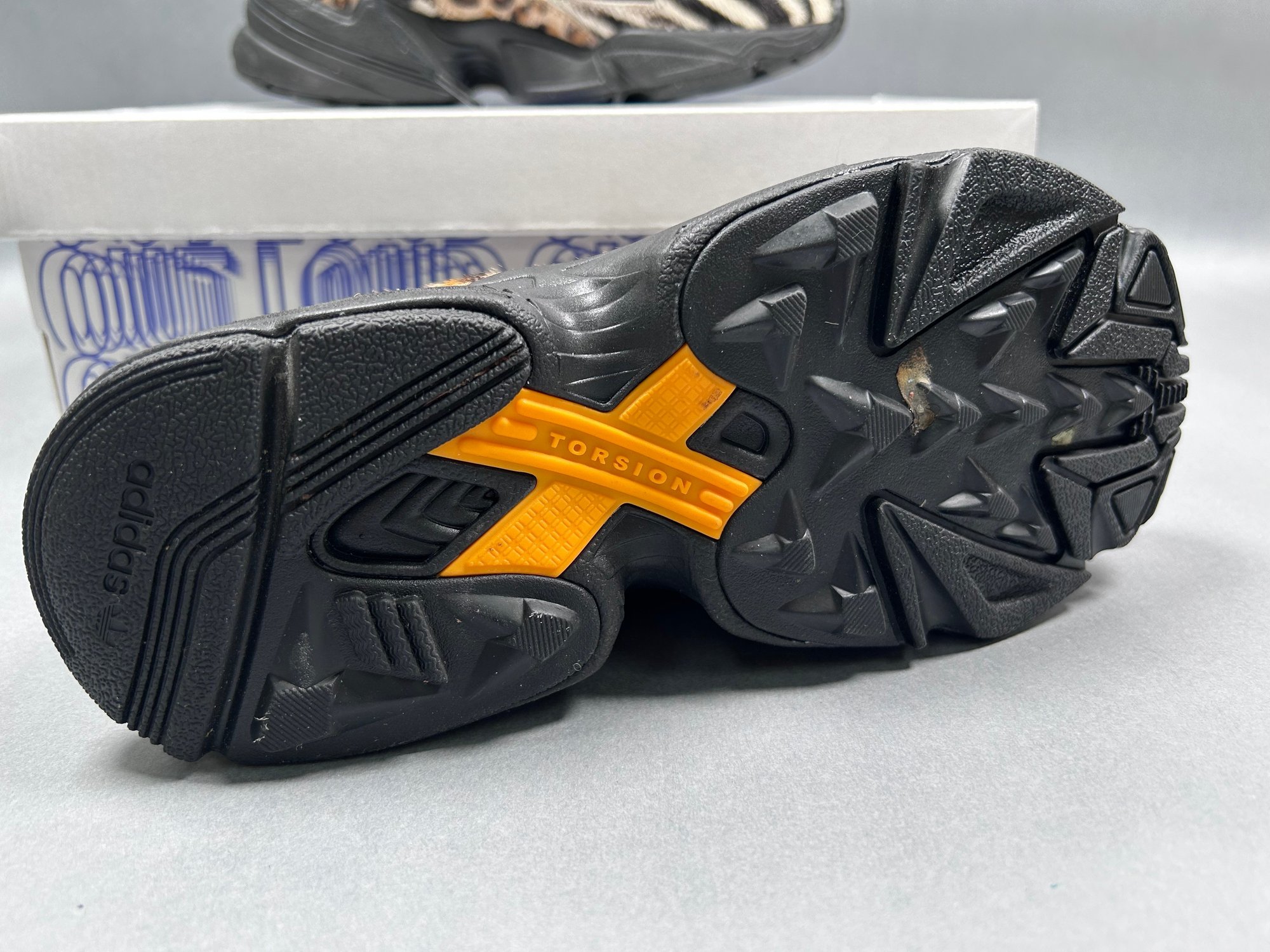 F37016 Adidas Womens Falcon Sneaker F37016 - Size US 5 #88623 | Auctionninja.com