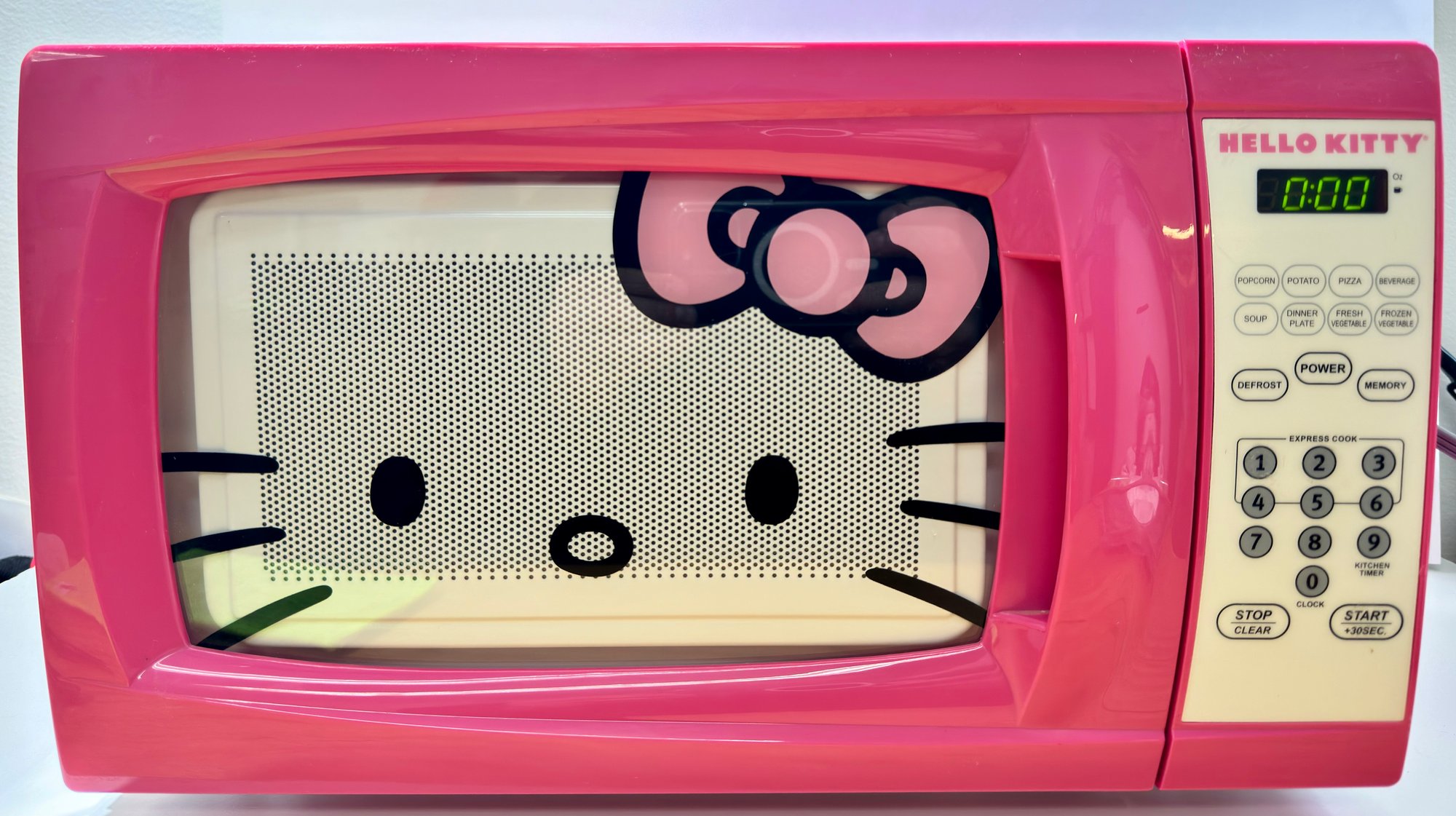 Hello Kitty Microwave #24947 | Auctionninja.com