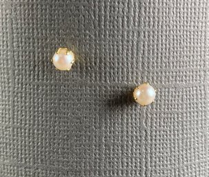 Pearl & 14k Yellow Gold Stud Earrings - 4.5mm