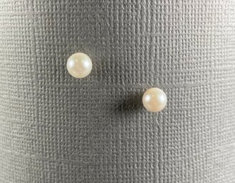 Pearl & 14k Yellow Gold Stud Earrings - 6mm