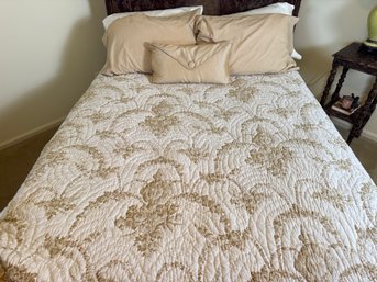 Full Quilted Reversible Bedspread, Sheets & Pillows & Bedskirt