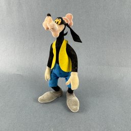 Walt Disney Co By Applause - Goofy Figure In Furry Felt
