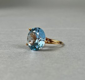 14k Yellow Gold & Round Cut Blue Topaz Ring