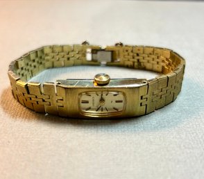 Vintage Seiko Gold Tone Watch With Metal Band