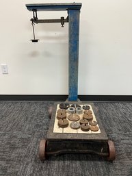 Vintage Fairbanks 500 Lbs Scale On Wheels With Weights. .