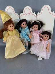 4 Ginny Dolls With Backdrop