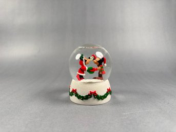 2006 Disney Hallmark Small Snow Globe Mickey Mouse -no Shipping