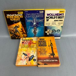 Lot If 5 Sci-Fi Books