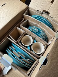 Le Creuset Stoneware 16 Piece Dinnerware Set - Caribbean