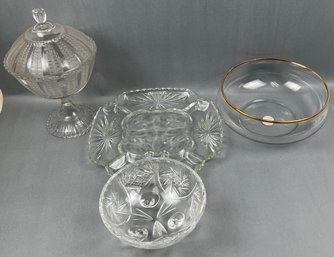 4 Glass Serving Dishes.