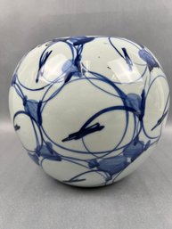 Large Chinese Porcelain Pot.