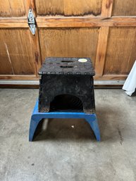 2 Folding Step Stools