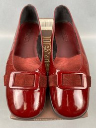 Womans Size 8m Burgundy Patent Flats.