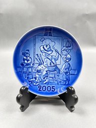 2005 Bing & Grndahl Copenhagen Porcelain Children's Day Plate, Titled 'The Little Artist