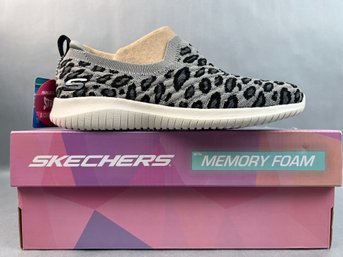 Womens Size 6.5  Skechers Skys The Limit Memory Foam Shoes