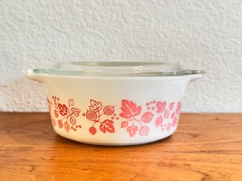 Pyrex Gooseberry 472 1.5 PT Lidded Dish