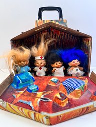 Troll Doll House With 4 Dam & Unmarked Trolls, Some Extra Clothes. *LOCAL PICK UP ONLY*