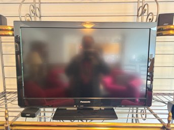 Panasonic Flat Screen Television, Model TC-L32C3