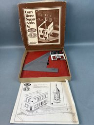 Court House Square Kit By Heljan ConCor