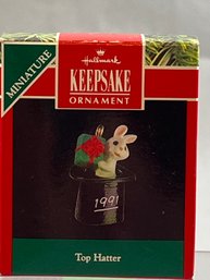 1991 Hallmark Keepsake 'Top Hatter' Miniature Christmas Tree Ornament