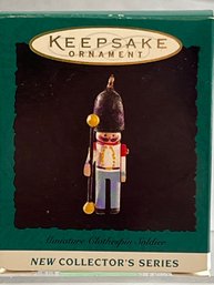 1995 Hallmark Keepsake Miniature Clothespin Soldier Ornament