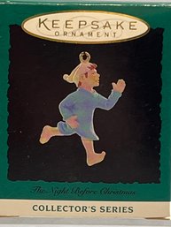 1994 Hallmark Keepsake Miniature Ornament From 'The Night Before Christmas' Series