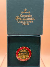 1991 Hallmark Keepsake Ornament Collector's Club Membership Pin Presented In Its Original Store Box.