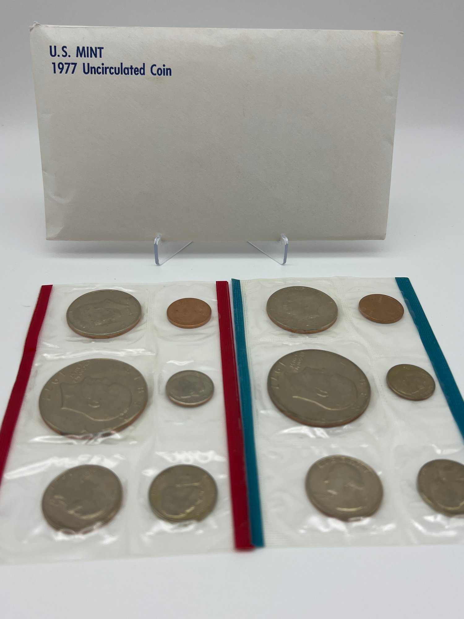 1977 U.S. Mint Uncirculated Coin Set #3070 | Auctionninja.com