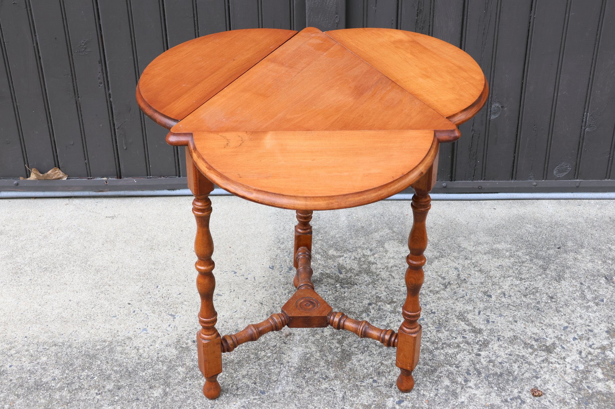Mid Century Cloverleaf Triangle Drop Leaf Pembroke End Table