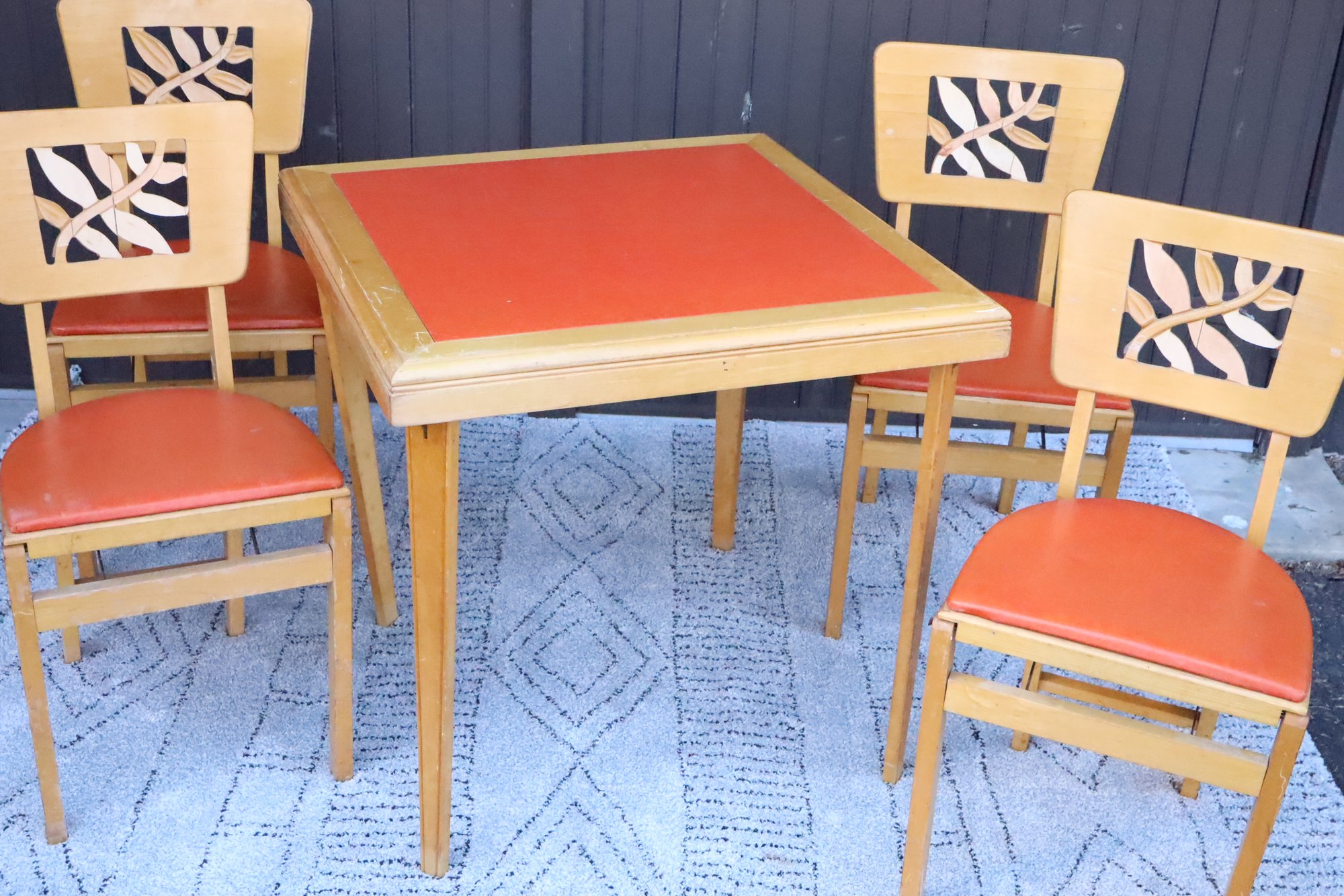 Vintage Stackmore Card Table MCM With 4 Carved Wood Folding Chairs #12217 |  Auctionninja.com, image size:2000x1333