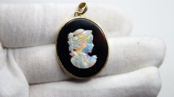 18K GOLD AUSTRALIAN CRYSTAL CAMEO ONYX PENDANT NECKLACE 750, 5.4 GRAMS,
