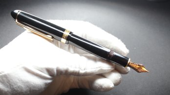 PLATINUM #3776 CENTURY PNB-15000 18K GOLD UEF FOUNTAIN PEN BLACK